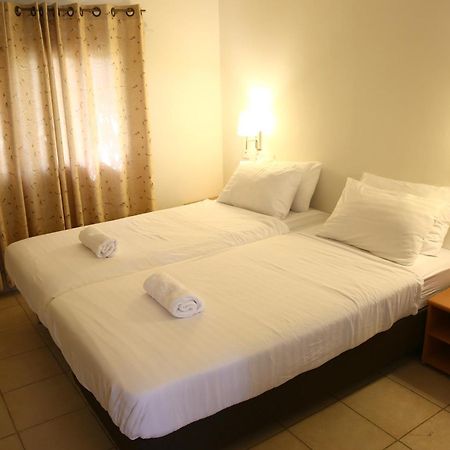 Eilot Kibbutz Country Lodging Eilat Bilik gambar