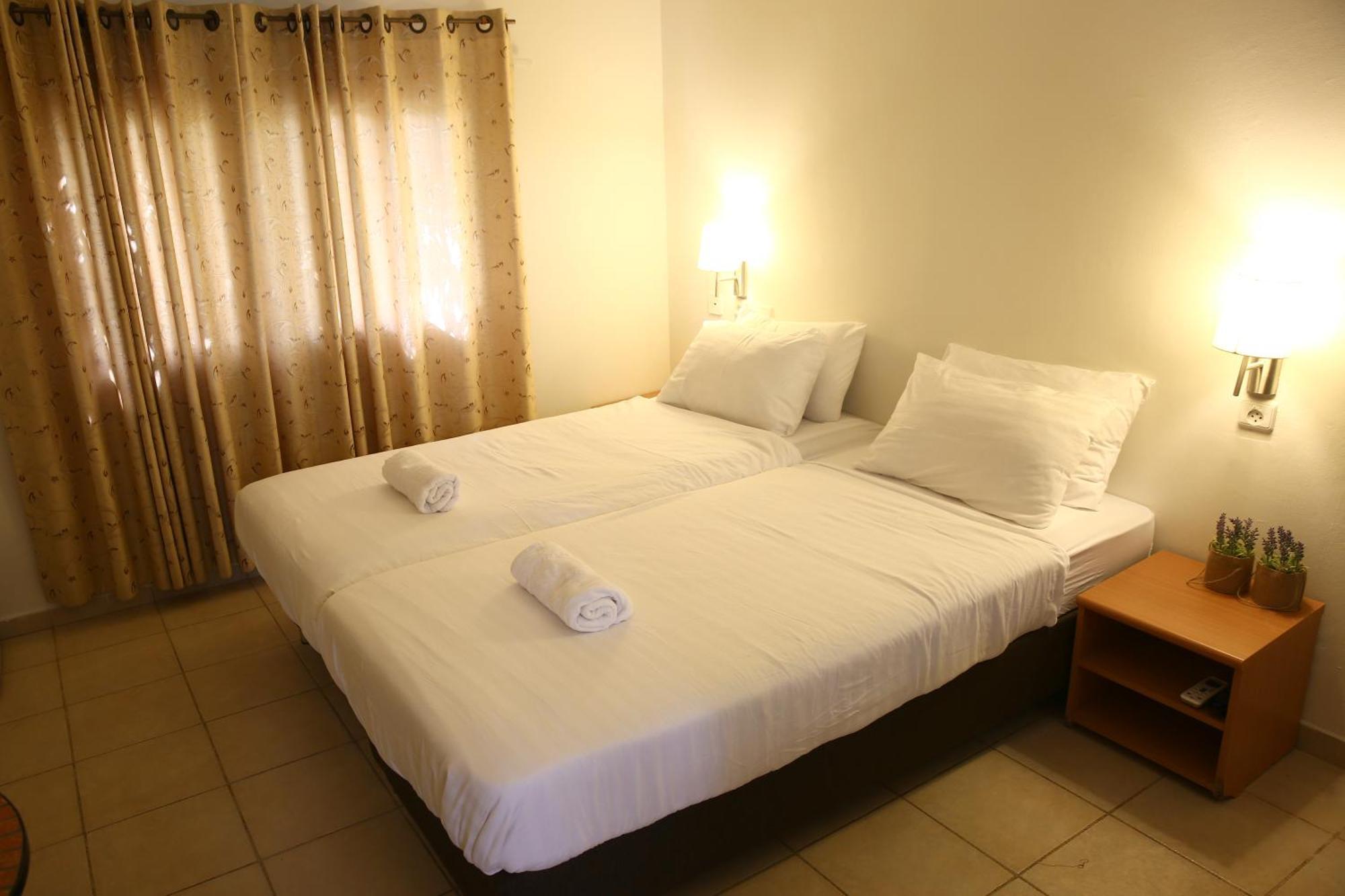 Eilot Kibbutz Country Lodging Eilat Bilik gambar